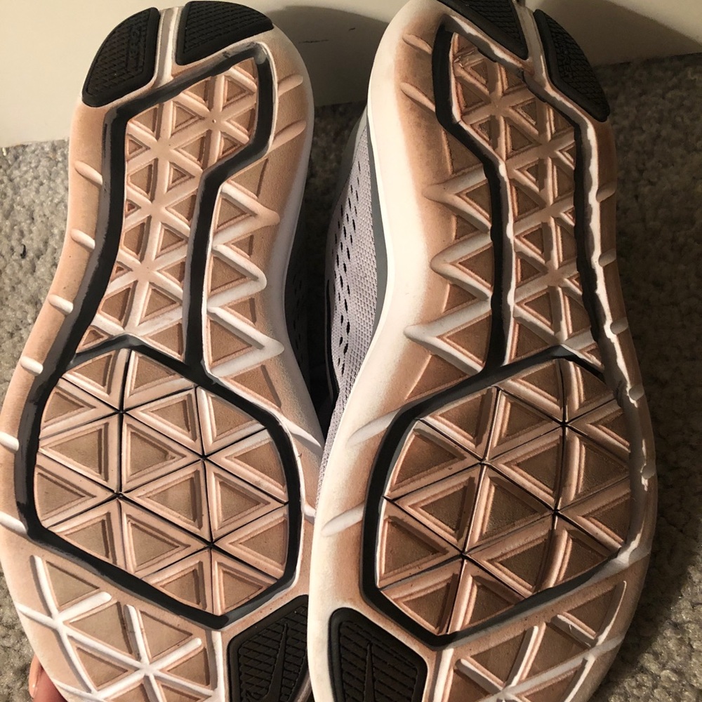 NIKE RUNNING SHOES - Picture 4 of 4